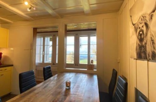 Schwarzenburg Apartment | Wohnen mit Blick auf Eiger - ehemaliges Bauernhaus - 2 Schlafzimmer