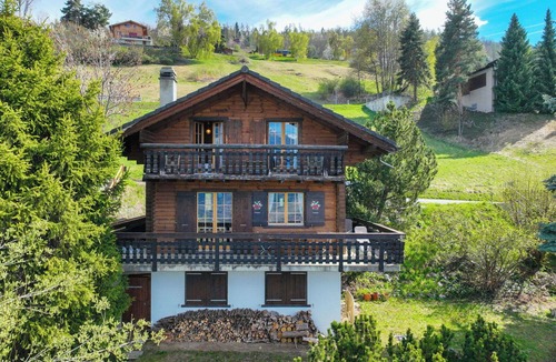 Les Mayens-de-Sion House | Wonderful private villa for 7 guests with balcony and pets allowed