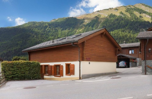 Ovronnaz House | Wonderful private villa for 6 guests with WIFI, TV and terrace