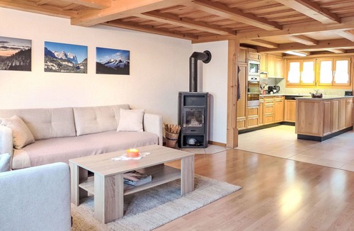 Innertkirchen Villa | Wonderful villa for 4 guests with WIFI, TV, terrace, pets allowed and panoramic view