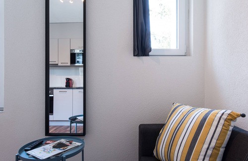 Albisrieden Apartment | ZH Pineapple III - HITrental Wiedikon Apartments