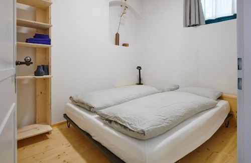Schaffhausen Apartment | Zum Hinteren Dornhahn - Ferien im Baudenkmal by Interhome