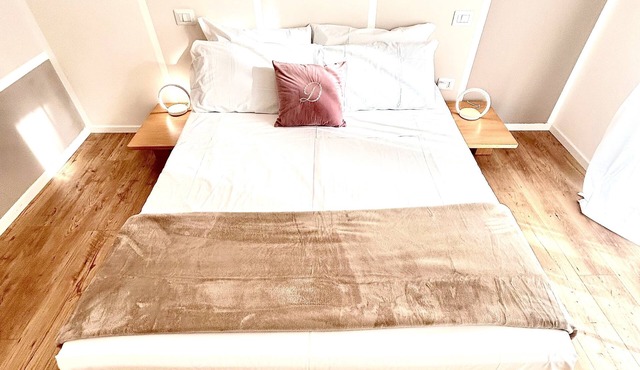 1 Double Room with Private Bathroom in the Feria Neighborhood, Near Downtown