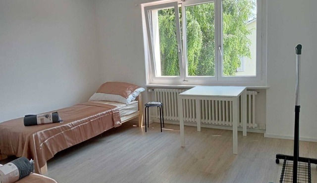 4 separate Schlafzimmer + kostenloser Parkplatz, 15 Minuten nach ZH