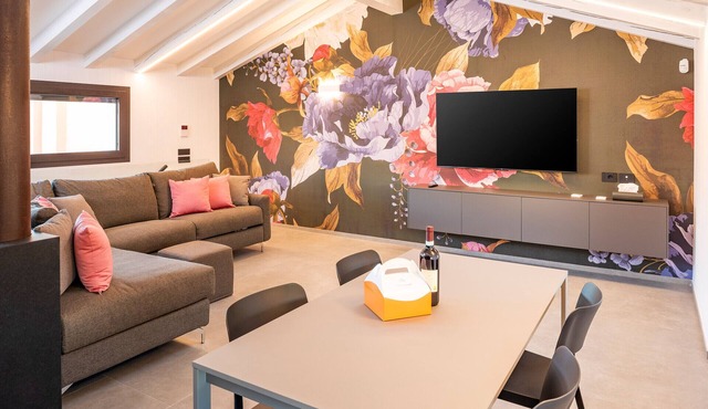 612A Blumen Apartment