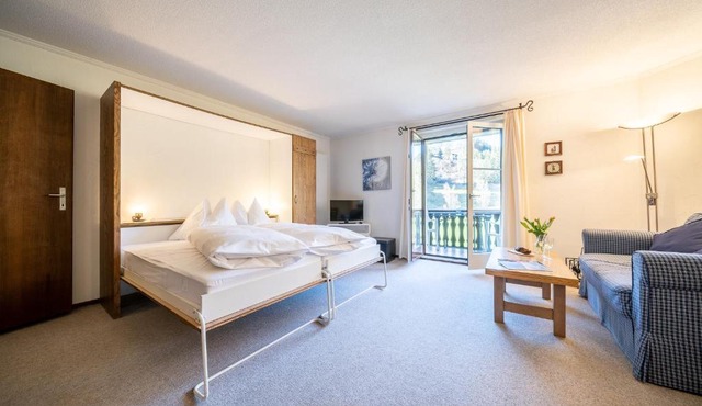 9303 Gemuetliches, zweckmaessig eingerichtetes Studio mit Balkon und Golfplatzblick