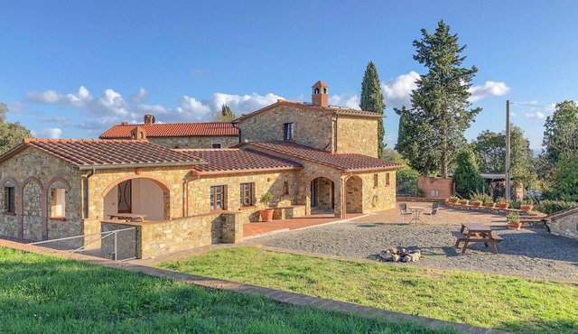 A lovingly & inventively renovated farmhouse in the heart of nature in Monteverdi Marittimo
