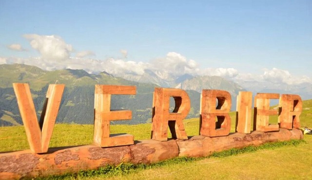 A MODERN VERBIER LUXURY IN HAMEAU RANGE
