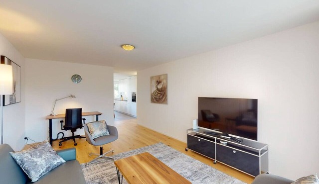 Amazing, central, sunny 1BR flat (Sun 12)
