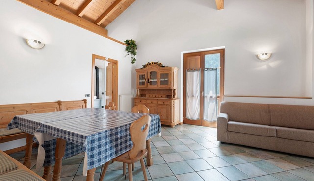 Apartment 'Appartamento Red Star' with Mountain View, Shared Garden and Wi-Fi in Caldes