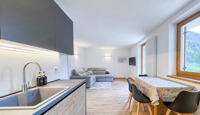 Apartment 'Cà Vermigliana' with Lake View, Private Terrace and Wi-Fi in Vermiglio