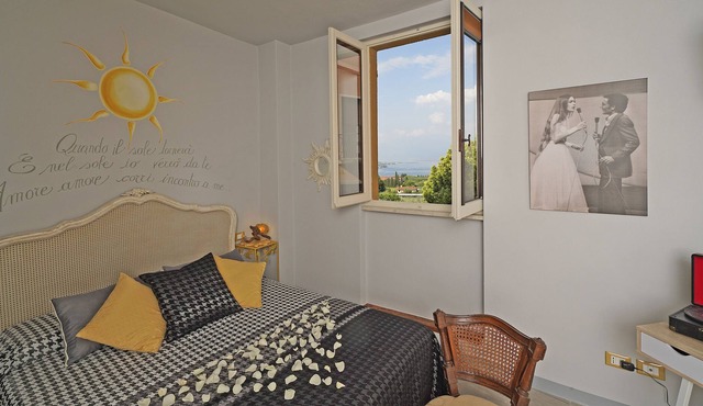 Apartment in an ancient village overlooking the Gulf of Salò BS