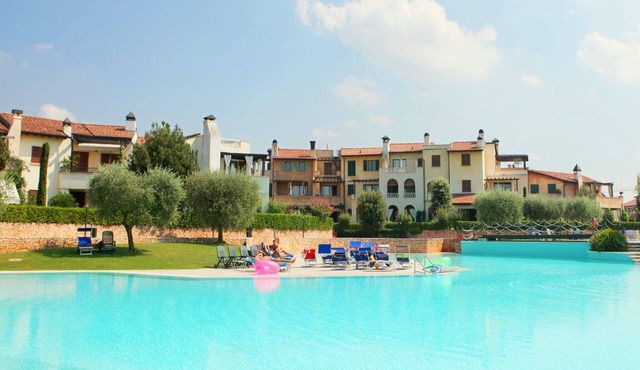 Apartment near Lake Garda with Pool