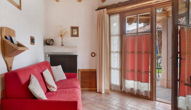 Apartment 'Red' with Mountain View, Shared Garden and Wi-Fi