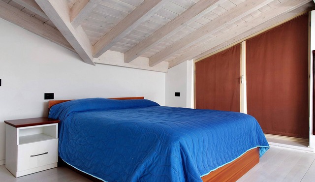 Apartment 'Rosa' with Lake View, Balcony and Wi-Fi