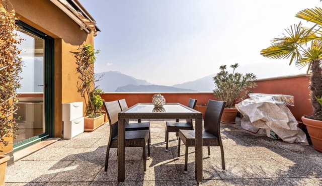 Apartment "Sara" with Lake View, Shared Pool & Wi-Fi