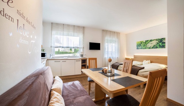 Apartment "Schnitzer - Holunder" with Mountain View, Wi-Fi, Balcony & Garden in Rabland/Partschins