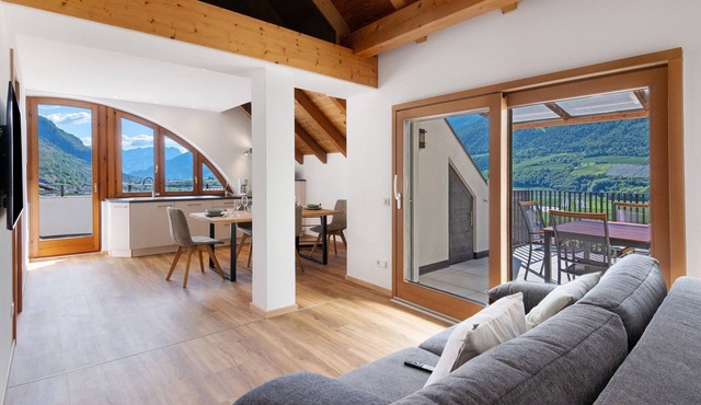 Apartment 'Vinlauris 98' with Mountain View, Wi-Fi and Air Conditioning