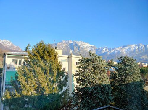 Apartment with a Mountain View