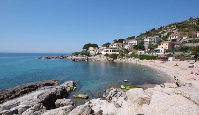 Apartment with large panoramic terrace a stone's throw from the beach in Campo nell'Elba