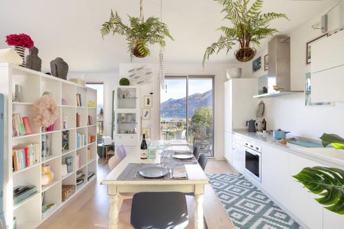 Aria Bellagio - Boutique Lake View Apt - Free Parking & Late Check-out 12pm