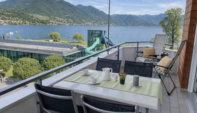 Attractive vacation apartment in a convenient location with a fabulous view of the lake