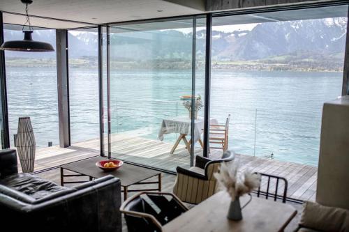 Award-winning cottage on lake Thun- New