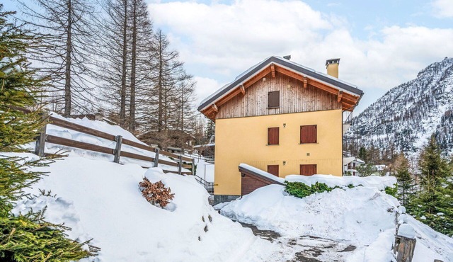 Beautiful apartment for 4 guests with WIFI, TV and balcony in Varzo