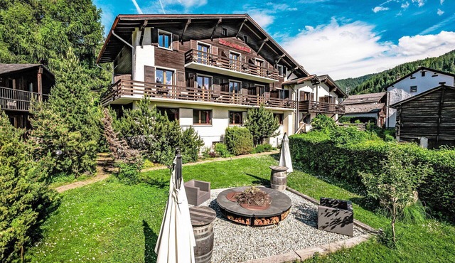 Beautiful apartment in villa for 27 guests with WIFI, hot tub and patio