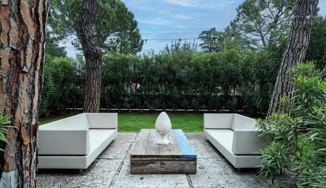 Beautiful apartment with hot tub, sauna, WIFI, A/C, TV, terrace and pets allowed, close to Sirmi.