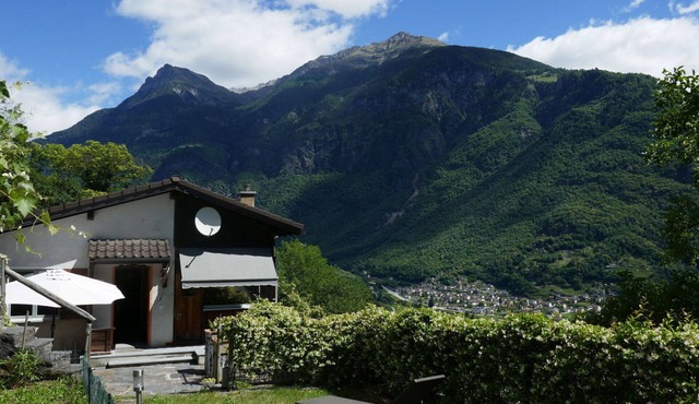 Beautiful private villa for 4 people with WIFI, TV, patio, pets allowed and panoramic view