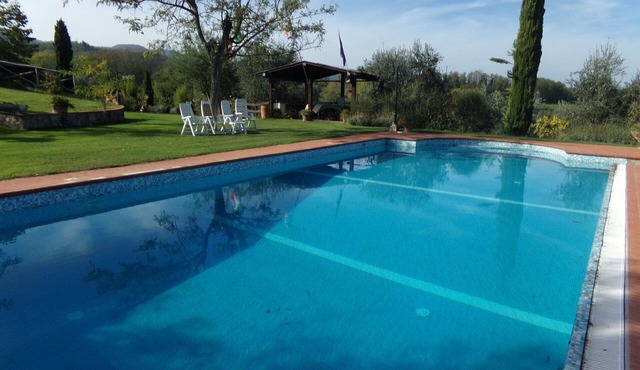 Beautiful villa for 6 people with private pool, WIFI, A/C, TV, patio and pets allowed in Cavriglia