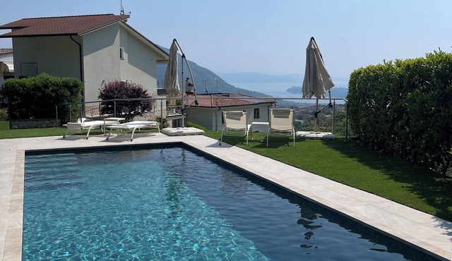 Beautiful villa on a hillside with private pool and lake view on Lake Garda!
