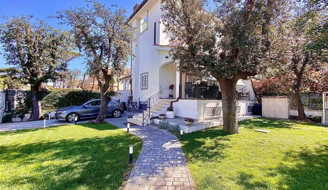Brand new villa in the green of Fregene North