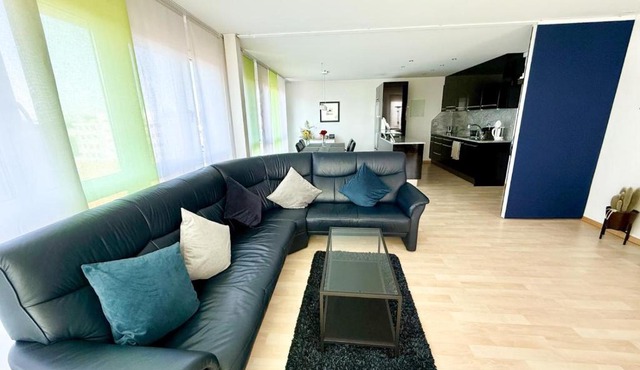 Bright, AC Apartment Near Airport and City Center