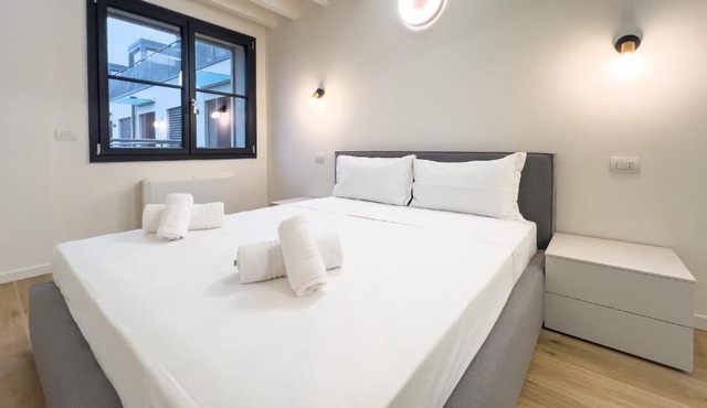 Bright apartment with terrace and pool