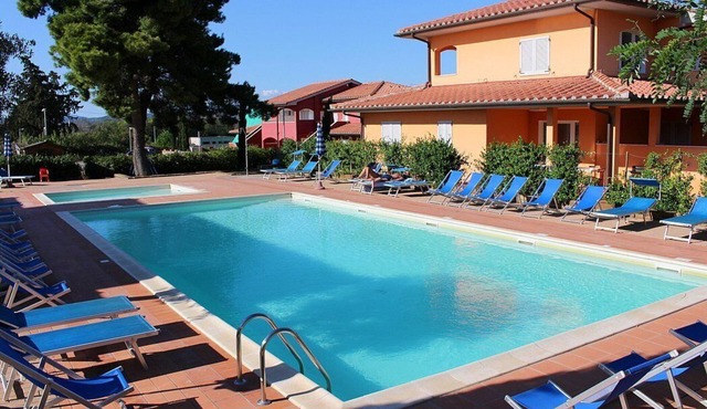 Casa Aliade D: A welcoming apartment that is part of a villa surrounded by the greenery. in Scarlino