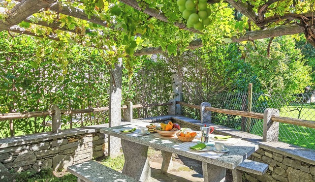 Casa Ana 2 with Garden & Parking for 5, Losone, Switzerland