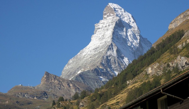 Central Zermatt studio for 2 with Matterhorn view, near lifts & restaurants