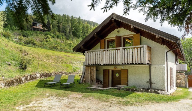 Chalet 'Baita Dal Bigolaro' with Mountain View, Private Garden and Balcony
