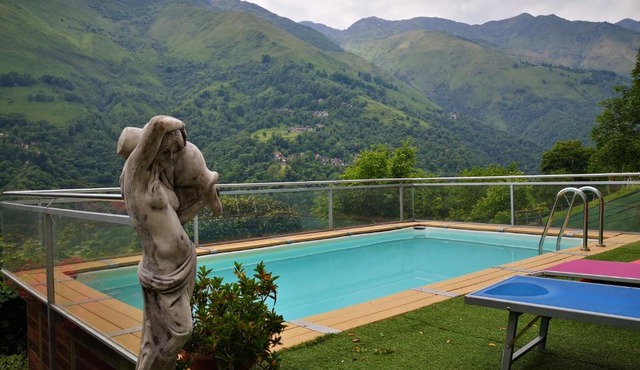 Chalet con Piscina in Garzeno