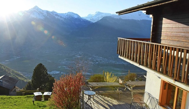 chalet for 6 people with views of Veysonnaz.