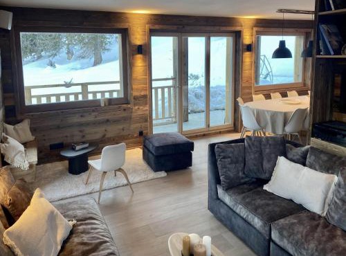 Chalet in 4 Vallées with Ski-In Access