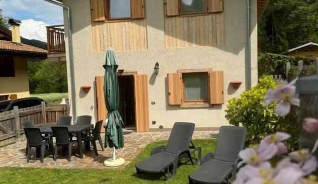 Chalet with private garden