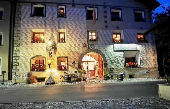 Chasa de Capol - Historische Gaststätte & Weinkellerei