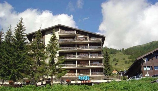 Comfortable 3-room apartment for 4 persons : Living - 1 room with 2 beds - 1 room with 2 bunk beds