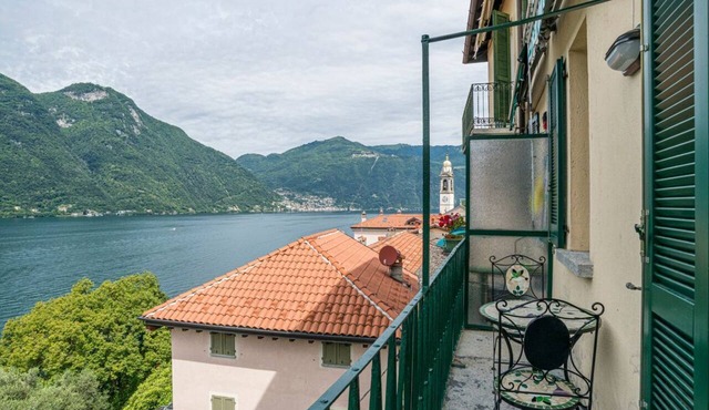 Comfortable 30 sqm studio flat, accommodating up to 3 people, located on the first floor of a building without an elevator.The property is located in the charming village of Nesso, one of the most charming and authentic spots on Lake Como. The location i