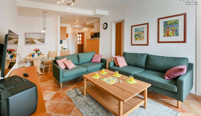 Comfortable vacation apartment with lake view and conservatory in the Seedorf vacation park in Sellin