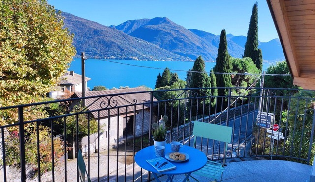Cosy apartment for 5 people with WIFI, A/C, TV and balcony