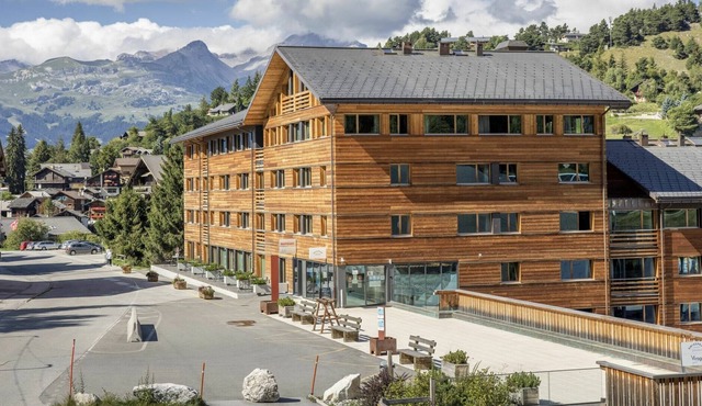 Cosy apartment for 6 guests with WIFI, hot tub, TV, pets allowed and parking